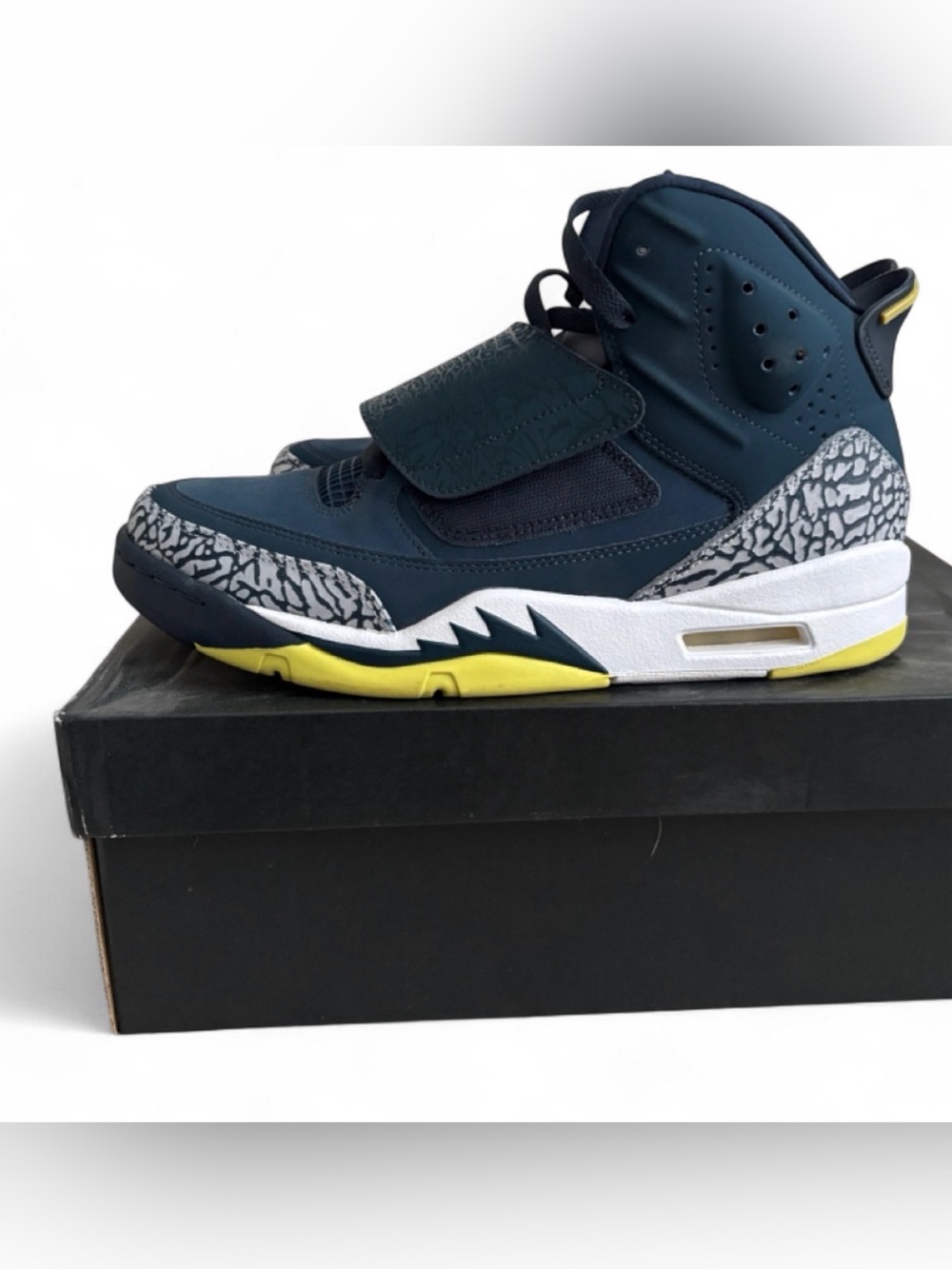 Jordan Men's Navy and Yellow Athletic Sneakers with Elephant Print